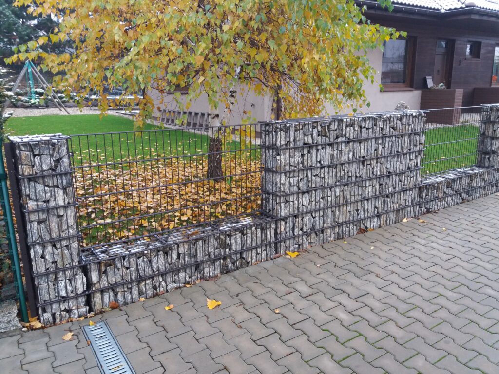 Ogrodzenie gabionowe z kamieniem naturalnym – QubeFence Śląsk