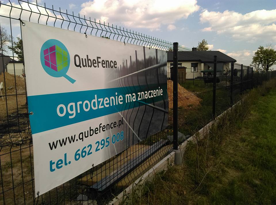 Ogrodzenie panelowe 6-5-6 z furtką – realizacja QubeFence Śląsk