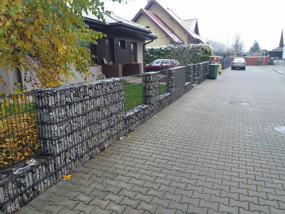 Nowoczesne ogrodzenia gabionowe z kamieniem ozdobnym Śląsk