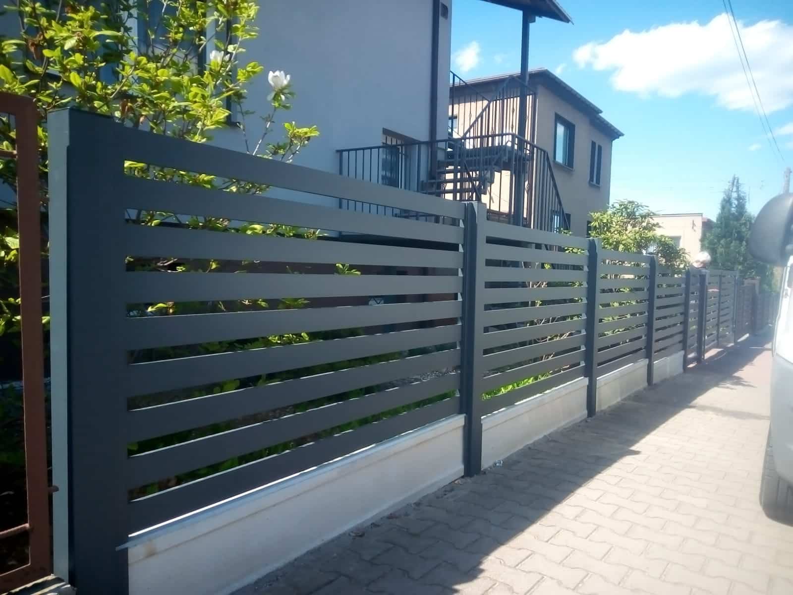 Nowoczesne ogrodzenie aluminiowe – producent QubeFence, Śląsk