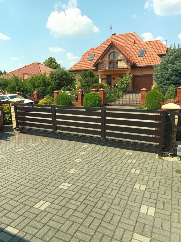 Aluminiowa brama przesuwna zamontowana na Śląsku